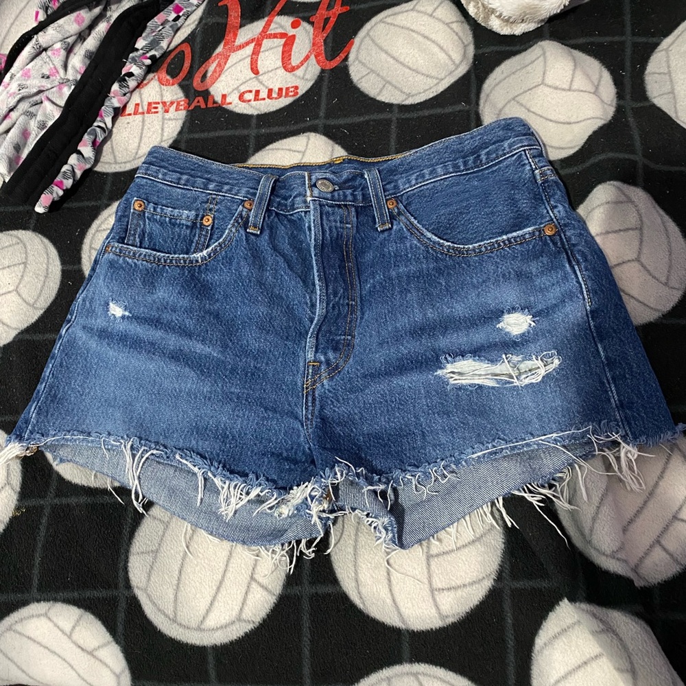High waisted Levi shorts